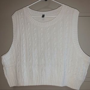 FOREVER 21 white sweater vest size medium